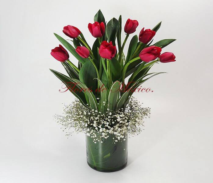 ❇Téa Tosh❇LOVE Medley Bouquet w/ Red Roses  Bellos arreglos florales,  Mejores flores, Arreglos florales sencillos