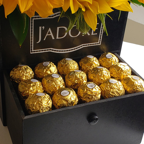 Girasoles Y Chocolates En Fino Estuche.