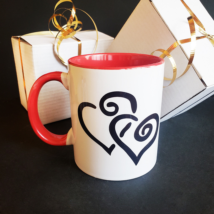 TAZA DE CORAZONES ENTRELAZADOS