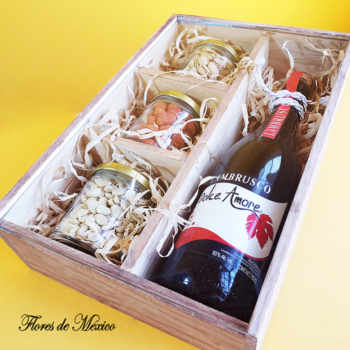 Caja vintage de madera con productos de calidad