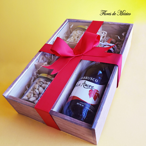 Caja vintage de madera con productos de calidad
