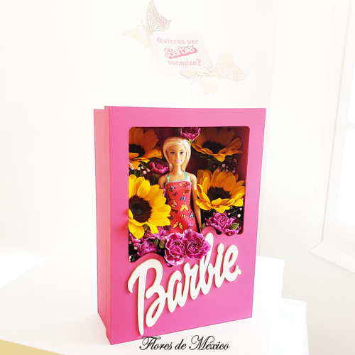Estuche con Barbie y decorado de flores